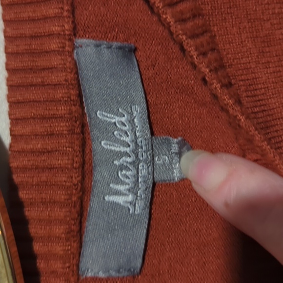 Marked‎ sweater small - Picture 2 of 9
